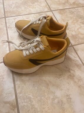 Dolce Vita Yellow and Black Platform Athletic Sneakers